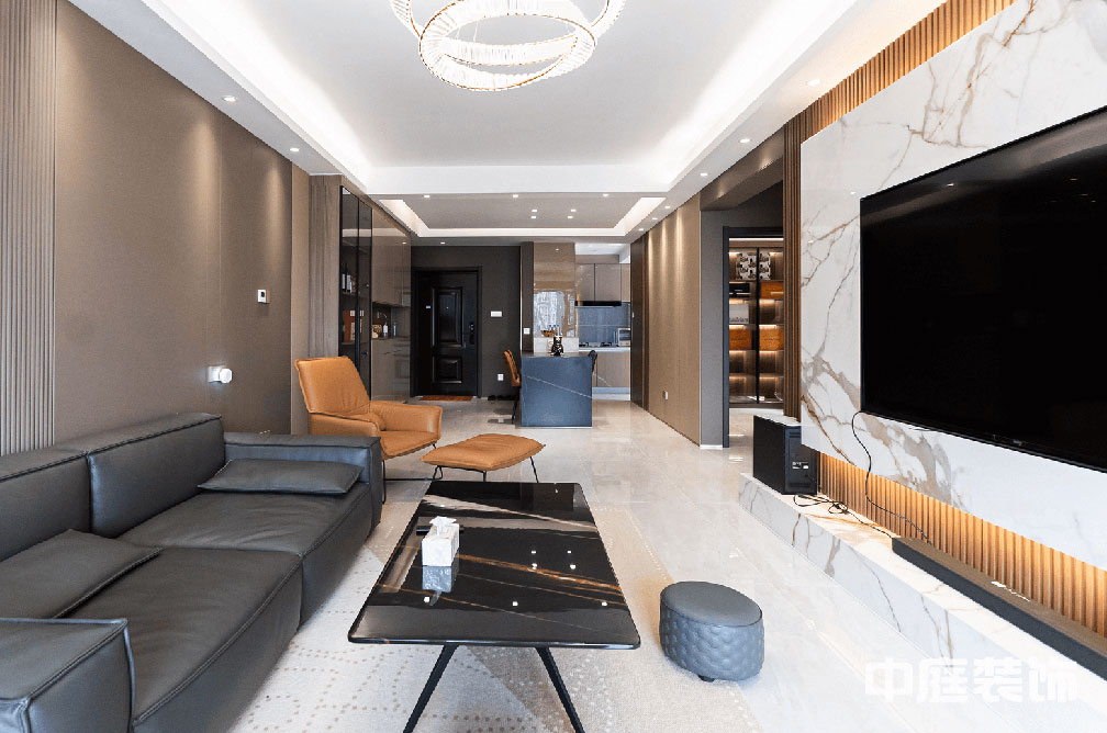 黃有斌：翡翠時(shí)光&mdash;&mdash;精工、材質(zhì)打造現(xiàn)代新輕奢生活