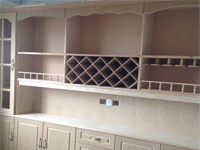 衣柜要定制的比較好還是現(xiàn)場(chǎng)做比較好？